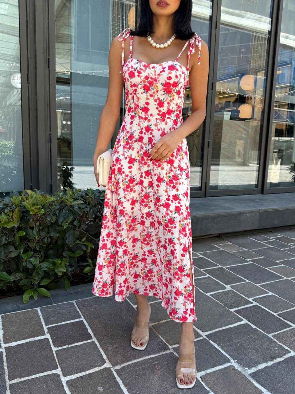 Kırmızı Çiçekli Elbise